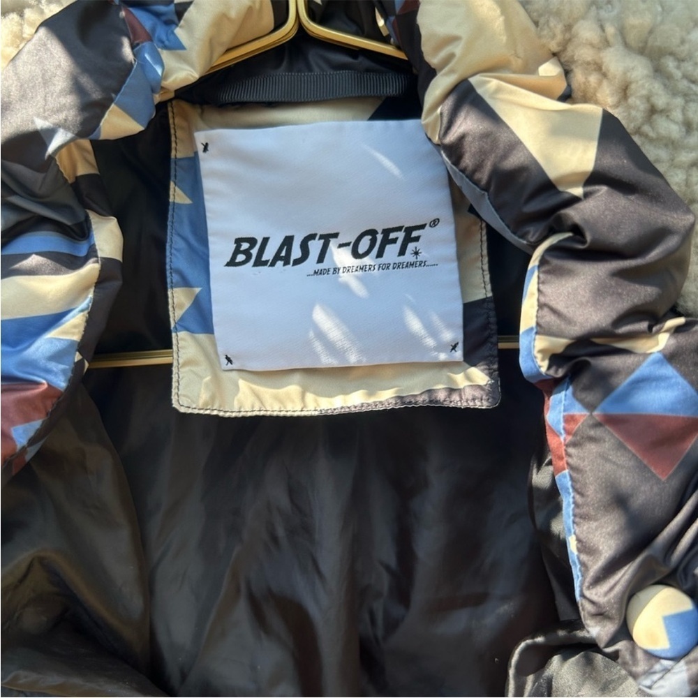 Blast Off Blue Aztec Patterned Men's Puffer Coat - Picture 4 of 13